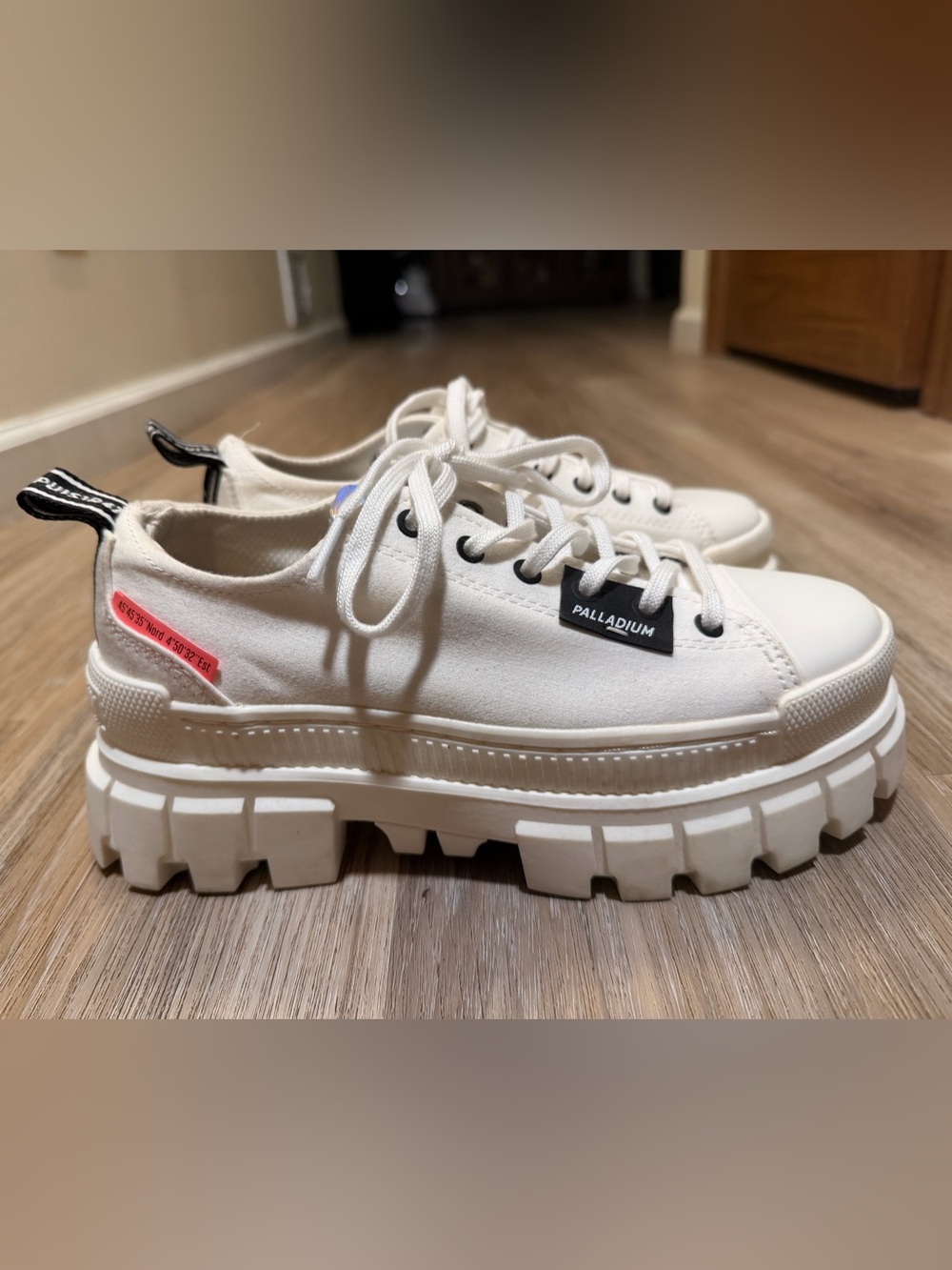 Palladium Revolt Lo TX Star White Platform Sneakers Size 6.5 New